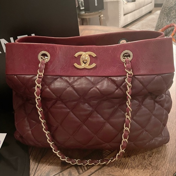 Chanel large calfskin shopping tote - Picture 4 of 12